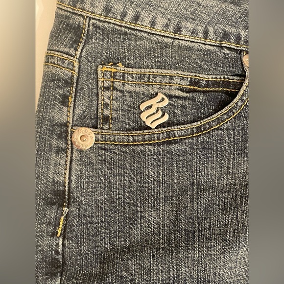 ROCAWEAR JEAN SHORTS. SILVER THREAD LOGO. WOMEN’S SIZE 20. BLUE, DARK WASH. - Picture 6 of 6